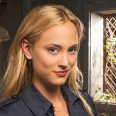 Nora Arnezeder