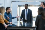 (v.l.n.r.) Patterson (Ashley Johnson); Rich Dotcom (Ennis Esmer); Edgar Reade (Rob Brown); Kurt Weller (Sullivan Stapleton); Tasha Zapata (Audrey Esparza)