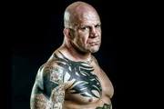 Jeff Monson ist am ganzen Körper mit anti-amerikanischen Tattoos bedeckt.