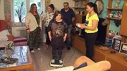 Mutter Susanne, die Kinder Jo-Ann und Anna-Isabell, Vater Martin und Expertin Silke Kayadelen.