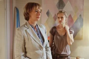 ARD/MDR TATORT, "Schön ist anders", am Sonntag (12.12.10) um 20:15 Uhr im ERSTEN.
Sabine Korsack (Corinna Harfouch, links) besucht Mandy Wachowiak (Susanne Bormann, rechts), die Geliebte ihres ermordeten Ehemannes . Beide halten sich gegenseitig für fähig, den Mord begangen zu haben.