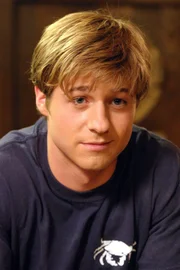 Benjamin McKenzie (Ryan Atwood).