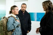 V.l.: Captain Beth Williams (Sarah Booth), Detective Odafin "Fin" Tutuola (Ice-T), Lieutenant Olivia Benson (Mariska Hargitay)