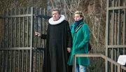 rbb Fernsehen DER HAFENPASTOR UND DAS GRAUE KIND, am Donnerstag (11.06.15) um 20:15 Uhr.
Pastor Stefan Book (Jan Fedder, l.) und Sabine (Margarita Broich) machen sich Sorgen um die jungen Eltern Winni und Paloma.