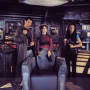 Die Kopfgeldjäger Dante Montana (Michael Paré,l.), Lucretia Scott (Claudette Roche,r.) und Percy Montana (Tanya Allen,m.) sind in den weiten des Weltraums unterwegs um interplanetare Kriminelle aufzuspüren und zu verhaften.
. Starhunter