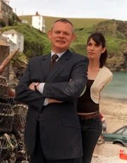 Wer hätte das gedacht? Aber Louisa Glasson (Caroline Catz, r.) zeigt großes Verständnis für die Phobie von Doc Martin (Martin Clunes, l.). Ist dies der Beginn einer Freundschaft?