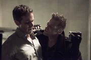 Adam Donner (Dylan Bruce, l.) und der Graf (Seth Gabel)