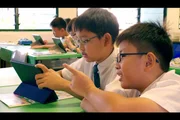 Überall auf der Welt arbeiten Lehrer und Forscher an neuen Schulmodellen und setzen dabei vor allem auf innovative Bildungsmethoden. 2015 war Singapur Spitzenreiter der PISA-Studie.