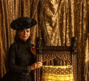 Cosima Wagner (Iris Berben) und der Meisterstuhl.