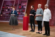 (v.l.n.r.) Enie van de Meiklokjes; Christian Hümbs; Bettina Schliephake-Burchardt; Günther Koerffer