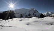 Bayerisches Fernsehen UNTER UNSEREM HIMMEL, "Winter im Lechtal - Boden und Kaisers", am Sonntag (12.01.14) um 19:00 Uhr.
In dem anderen Seitental im Lechtal oberhalb von Steeg liegt die Ortschaft Kaisers.