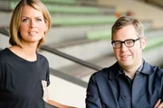 Pünktlich zum ersten Spieltag der neuen Bundesliga-Saison melden sich die Moderatoren Jessy Wellmer und Philipp Köster mit der fünften Folge von „11Freunde TV“ aus dem Lido in Berlin-Kreuzberg.