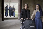 Camille Cottin as Andréa Martel (l.)