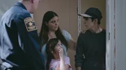 A cop talks to Nicole and kids.