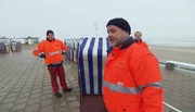 NDR Fernsehen SAISONSTART AUF NORDERNEY (3/3), "Der große Ansturm", am Mittwoch (12.03.14) um 18:15 Uhr.
Die Frühjahrsferien stehen vor der Tür: Nun beginnt auf Norderney die stressigste Zeit für die Männer vom Ordnungsamt, Fährleute, Strandkorbvermieter.