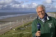 Moderator Lutz Ackermann am Strand von Norderney.