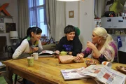 Die Bewohner der chaotischen WG in Haus Nr. 15: Merle (l.), Susi (r.) und Dominik (M.)