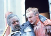 Caleb Taylor (Jason Bernard) und Willie (Robert Englund)