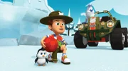 Ranger Rob (2.v.l.), sein Kumpel Schneemil und Auto Chipper wollen die Mama von dem kleinen Pingu finden. Doch das Schneeland ist groß!