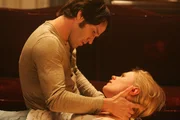Sam confie un secret à Sookie. Les avis de Jason et Amy divergent quant à la manière de traiter Eddie. Bill est jugé.