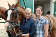 Pferdewirtin Ina Roters (r.) und Judith Rakers.
Weitere Fotos erhalten Sie auf Anfrage.