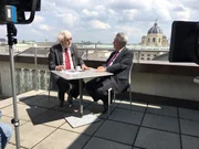 Heinz Fischer im Gespräch mit Historiker Gerhard Botz; Terrasse Justizpalast.