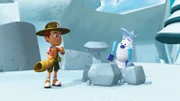 Ranger Rob (l.) und Schneemil haben viel Spaß mit dem Yeti Jodelhorn und albern herum. Sie wissen nicht, dass zur gleichen Zeit in einer anderen Ecke des Tier-Spaß-Parkes seltsame Dinge vor sich gehen.