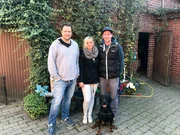 Martin Rütter (l.), Sabrina, Jagdhund "Sam" und Martin