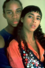 Hoffen, dass ihnen die Ausbildung an der New York High School für Performing Arts den Weg zum Ruhm ebnet: Leroy (Gene Anthony Ray, l.) und Coco (Irene Cara, r.) ...