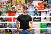 Coach und Box-Trainer Gerald "Gery" Pelikan möchte problemgebeutelten und perspektivlosen Teenagern mit körperlichem und mentalem Coaching die Chance auf ein besseres Leben geben.