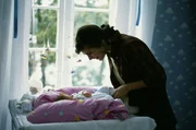 1. Andrea Wolf liebt ihren kleinen Johannes sehr. Doch ein Leben als Hausfrau und Mutter kann sie sich nicht vorstellen. (Maren Schumacher).