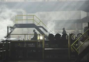 MDR Fernsehen RUSSLANDS SEELE - RUSSLANDS STOLZ, "Film von Thomas Junker", am Montag (21.11.11) um 19:50 Uhr.
Im Rohrwalzwerk Cheljabinsk
(Foto kann für alle Folgen verwendet werden)