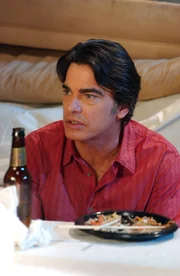 Peter Gallagher (Sandy).