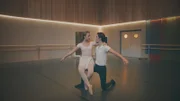 Lena (Jessica Lord) und Max (Rory J. Saper) freuen sich ??ber ihren gelungen Pas de deux.