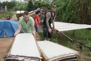 Von Vietnam über Hong Kong und Kambodscha bis nach Thailand und weiter: Die beiden Jungköche Moe (l.) und Hannes (r.) begeben sich als "Geschmacksjäger" auf eine kulinarische Entdeckungsreise durch Südostasien.