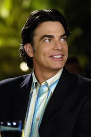 Peter Gallagher (Sandy).