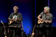 Von links: Wally Warning und Moderator Werner Schmidbauer.