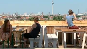 Die schönsten Aussichtspunkte Berlins. Ein Stadtspaziergang vom Müggelturm in Köpenick zum Juliusturm in Spandau, vom Fernsehturm in Mitte zum Fliegeberg in Lichterfelde. Doch welcher Blick auf die Stadt ist der beste? - Klunkerkranich.