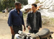 Duo auf zwei Rädern: Dulé Hill als Burton «Gus» Guster, James Roday als Shawn Spencer (Copyright SRF/NBC Universal, Inc.)