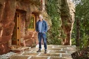 Grand Design - Grosse Träume, grosse Häuser
Staffel 13
Kevin McCloud stellt innovative Bauten und ihre Bauherren vor.
SRF/Channel 4