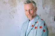 Der britische Singer-Songwriter Billy Bragg: Seine Themen reichen von Liebesballaden über traditionelle Arbeiterlieder bis zu Protestliedern zu aktuellen politischen Ereignissen.