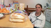Kult-Kandidatin Nadine will die Gastfamilie von ihrer ausgefallenen Ernährung überzeugen.Kult-Kandidatin Nadine will die Gastfamilie von ihrer ausgefallenen Ernährung überzeugen.