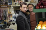 Detective Mac Taylor (Gary Sinise, l.) und Detective Danny Messer (Carmine Giovinazzo) verdächtigen einen Taschendieb des Mordes an einem Geschäftsmann. Doch Mord ist eindeutig nicht dessen Kaliber.