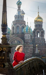 Lucy Worsley in Sankt Petersburg.