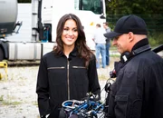 Die neue ProSieben-Wissensshow "Noch Fragen? Die Antwortshow" geht spannenden Alltagsfragen auf den Grund und sieben prominente Gäste sollen die Antworten geben. Expertin Frau Dr. Angela Halfar (l.) kann die Hintergründe und die Zusammenhänge schlussendlich ganz genau erklären ...