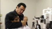 Steven Seagal gibt seinen Kollegen John, Larry und Alex Nachhilfe in Selbstverteidigung durch spezielle Aikido-Techniken
