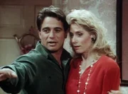 Tony (Tony Danza, l.) erklärt Angela (Judith Light, r.), wie sein Traumhaus aussehen soll.