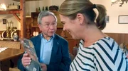 Anne Brüning mit Walter Fried aus Nordhessen, dem Erfinder des Türhebers.