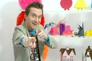 Wenn"s ums Basteln geht, hat Mister Maker die Nase vorn. In seinem magischen Studio, in dem alle Requisiten Bastelgegenstände in Übergröße sind, fehlt es an nichts.