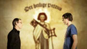 Host Jan und Experte Heine vor einer Petrusdarstellung
